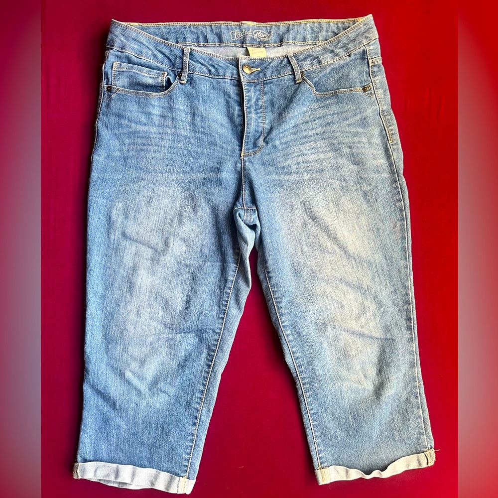Faded Glory Capri